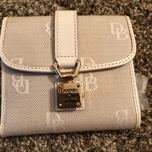 BRAND NEW!! Dooney and Bourke wallet tri fold